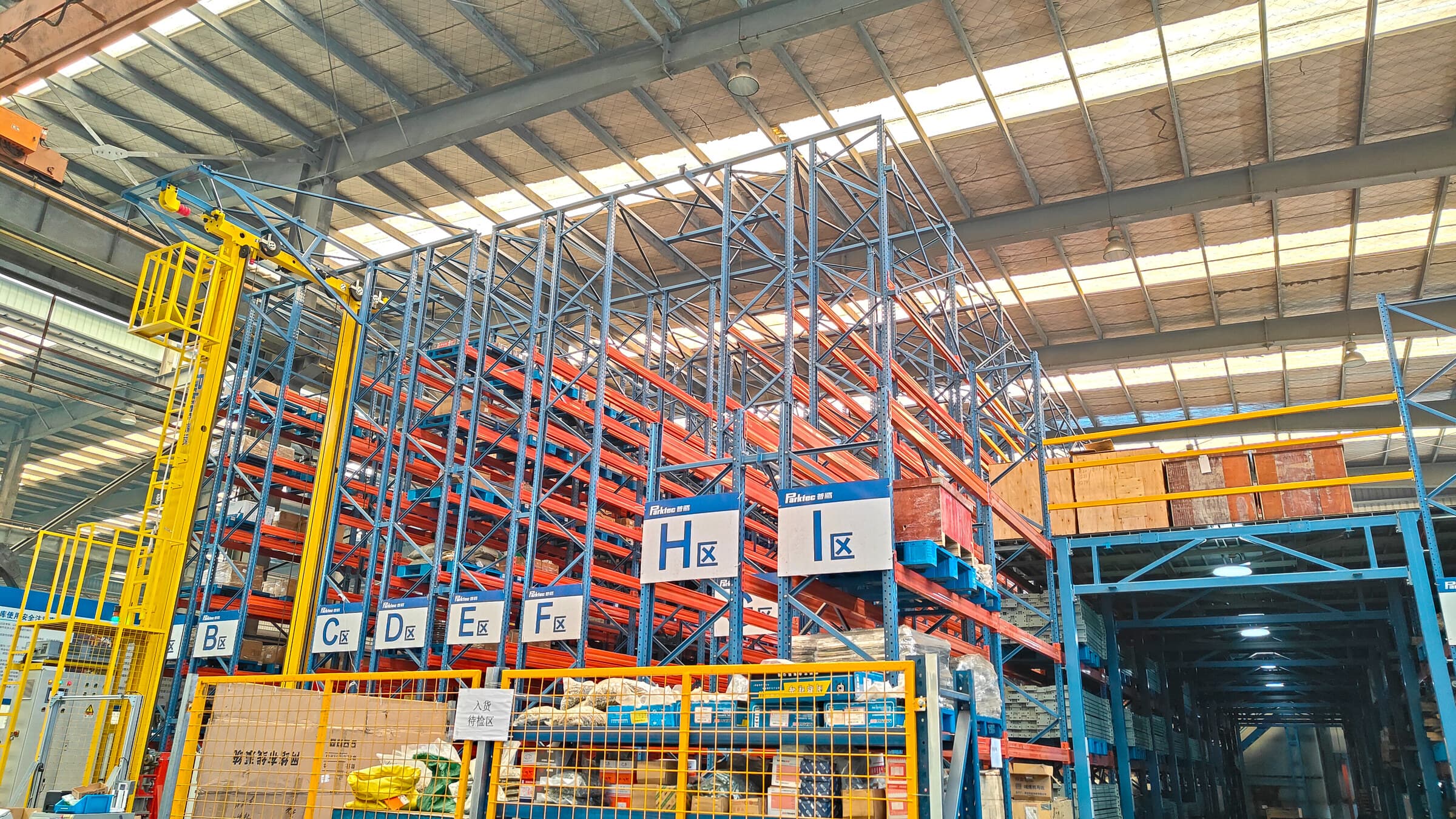 Smart warehouse racking and ASRS